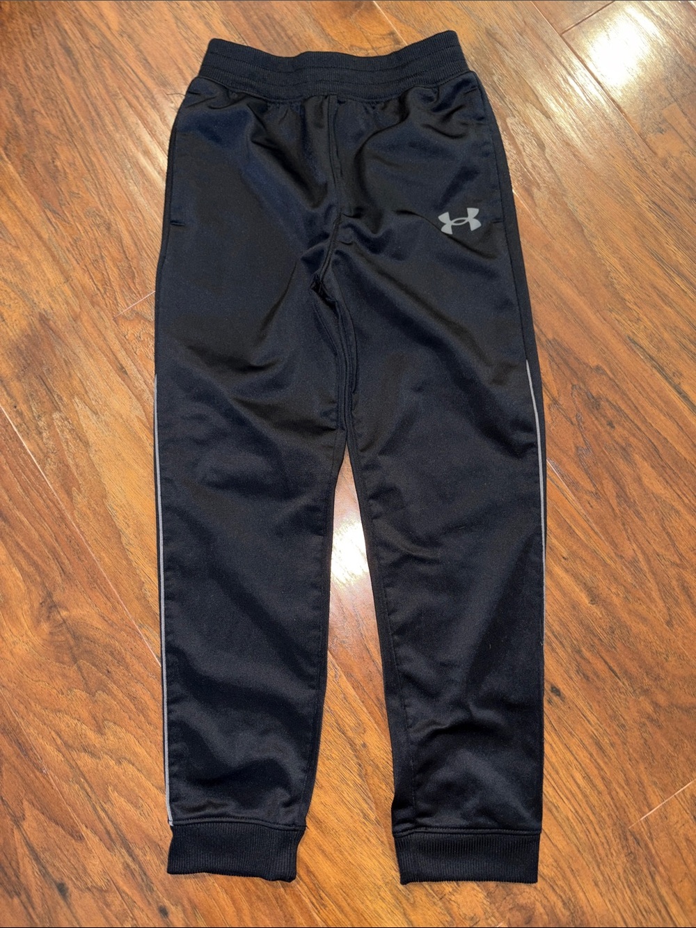 Under Armour Black Kids' Athletic Joggers with Reflective Logo Size 7 - Picture 2 of 5
